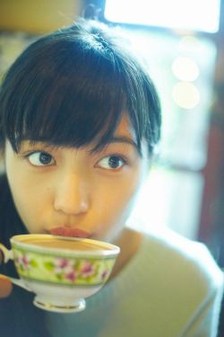 大龟慢慢挺进女友闺蜜的体内视频
